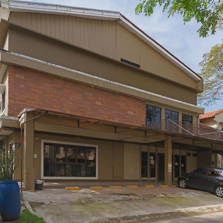 Koolkost Syariah At Taman Simprug Cikarang Hotel Bekasi Ngoại thất bức ảnh