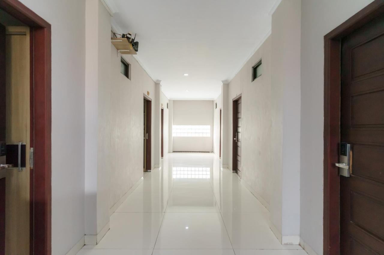 Koolkost Syariah At Taman Simprug Cikarang Hotel Bekasi Ngoại thất bức ảnh