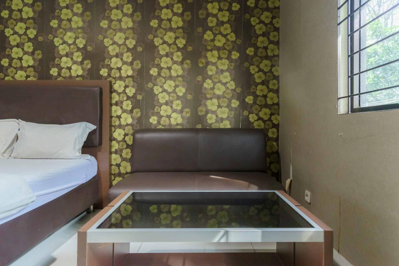 Koolkost Syariah At Taman Simprug Cikarang Hotel Bekasi Ngoại thất bức ảnh