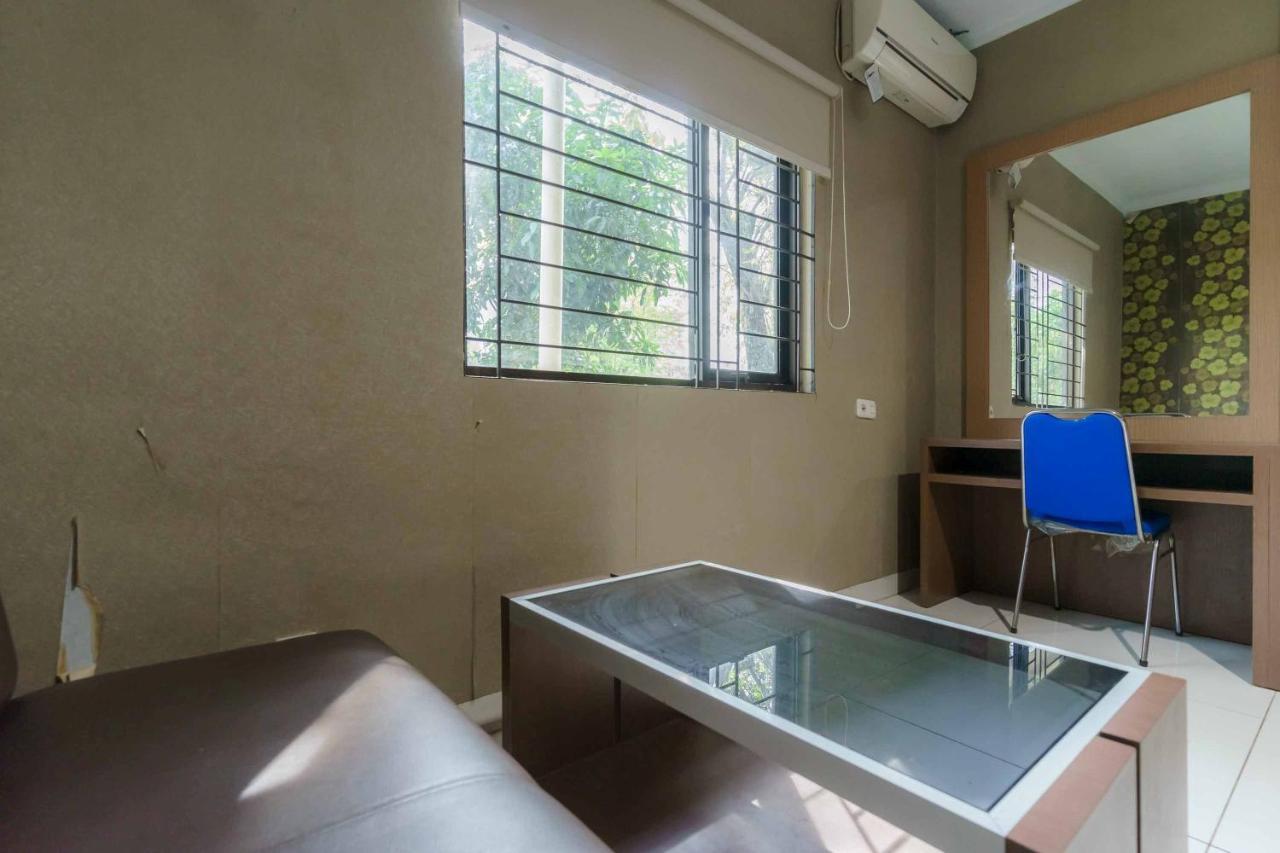 Koolkost Syariah At Taman Simprug Cikarang Hotel Bekasi Ngoại thất bức ảnh