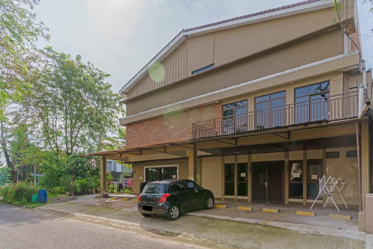 Koolkost Syariah At Taman Simprug Cikarang Hotel Bekasi Ngoại thất bức ảnh